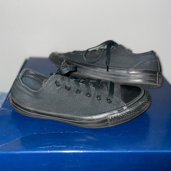 Converse All Star Chucks Low Top Sneakers - Picture 1 of 7